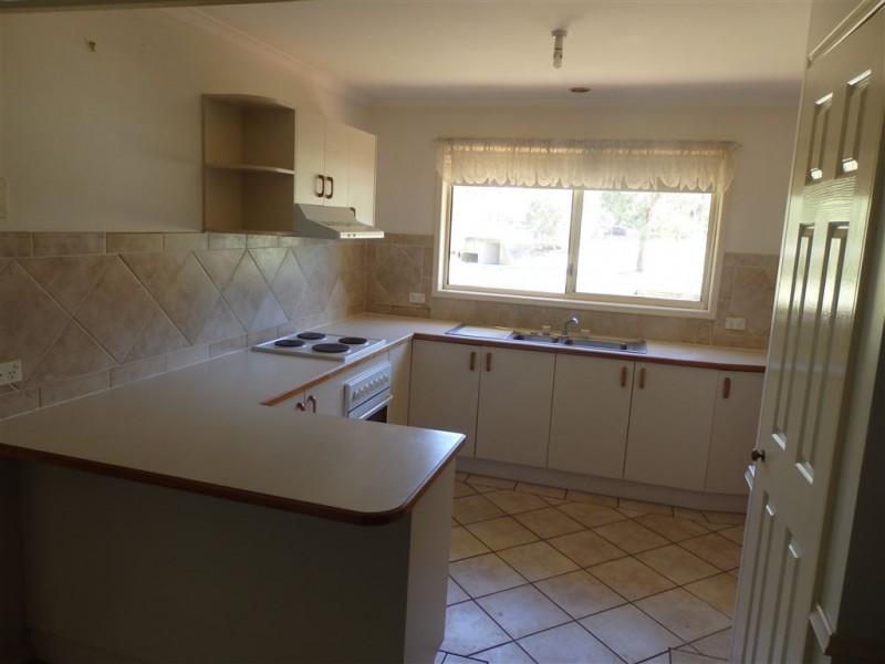 2/4 Yanco Court, West Wodonga VIC 3690