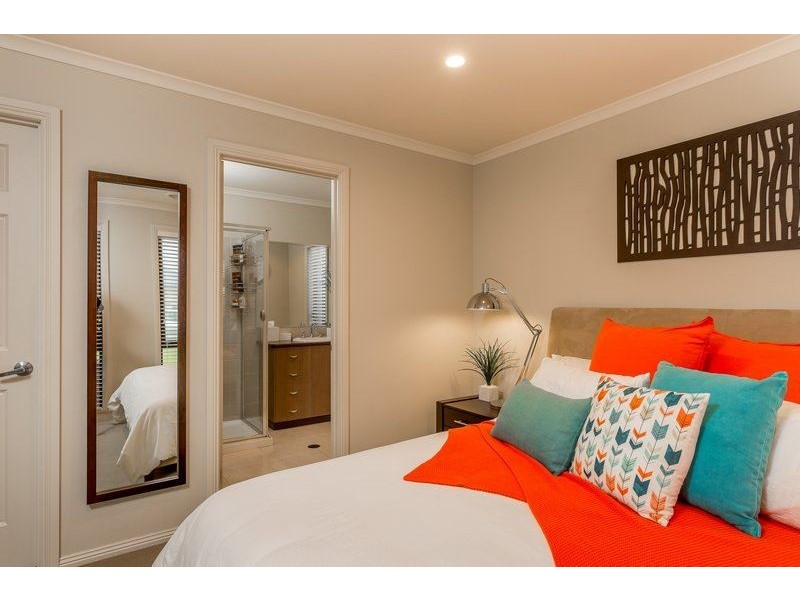 11 Terence Avenue, East Albury NSW 2640