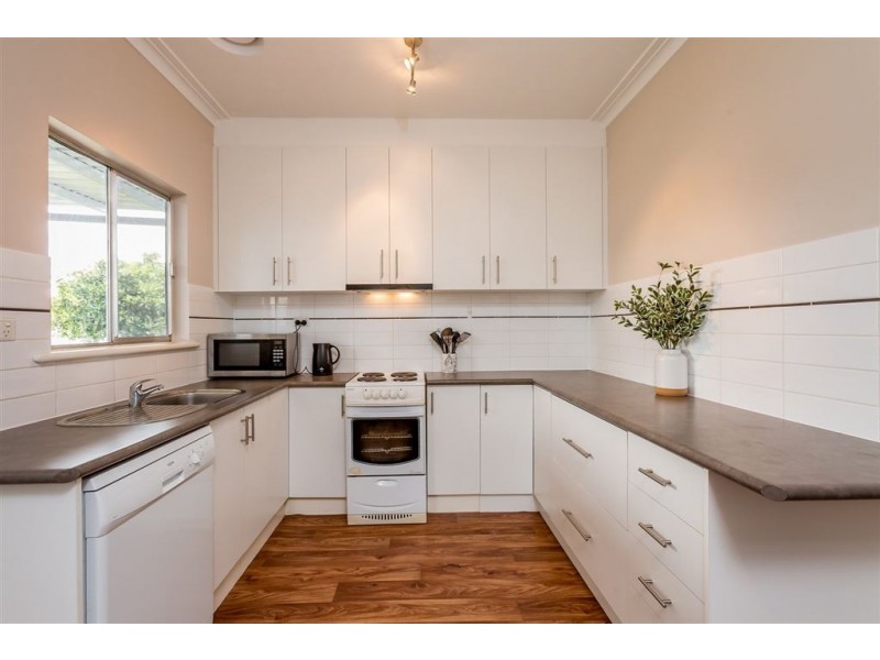 222 Kooba Street, North Albury NSW 2640