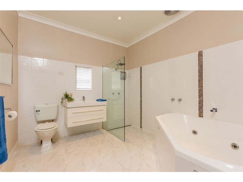 222 Kooba Street, North Albury NSW 2640