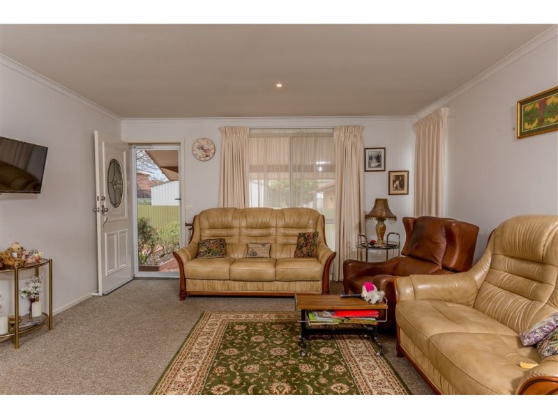 2/26 Wentworth Crescent, Lavington NSW 2641