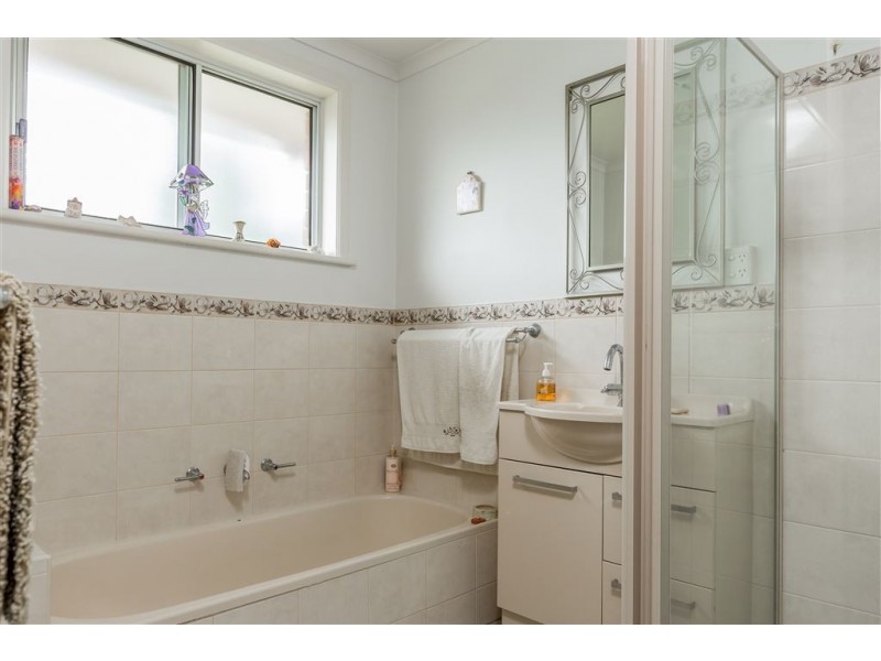 2/26 Wentworth Crescent, Lavington NSW 2641