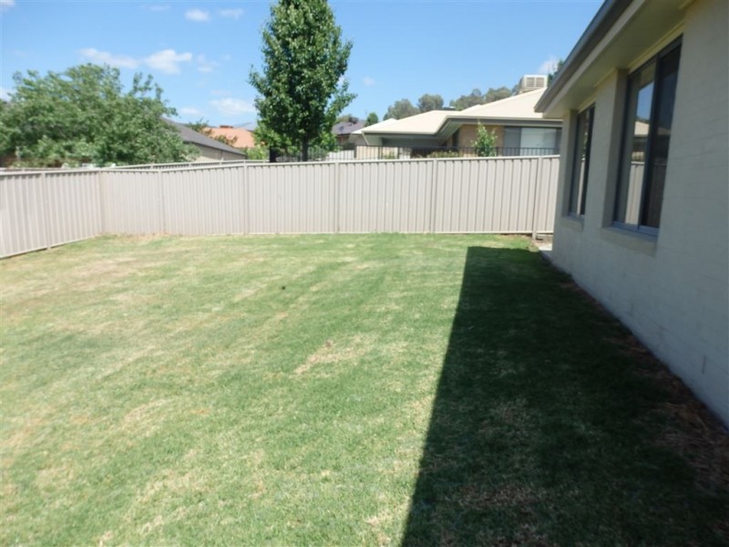 60 Ballara Drive, Wodonga VIC 3690