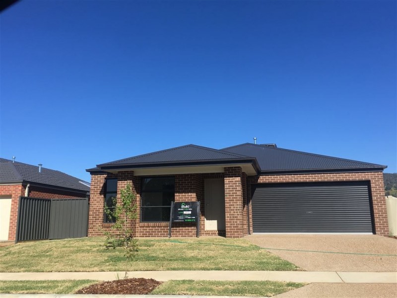 18 Lankaster Court, Thurgoona NSW 2640