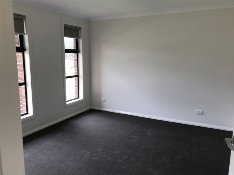 18 Lankaster Court, Thurgoona NSW 2640