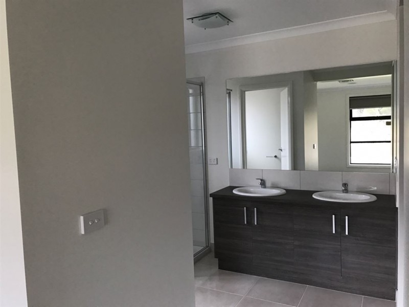 18 Lankaster Court, Thurgoona NSW 2640