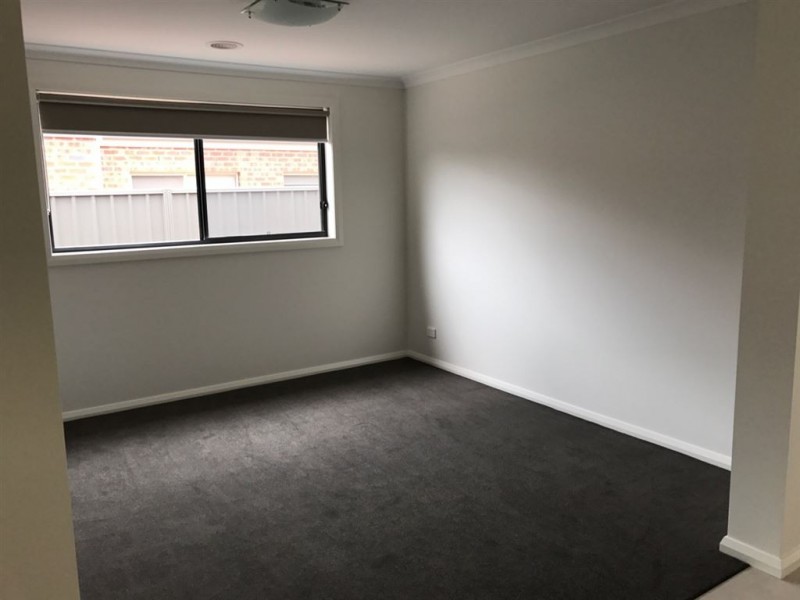 18 Lankaster Court, Thurgoona NSW 2640