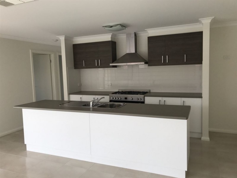 18 Lankaster Court, Thurgoona NSW 2640