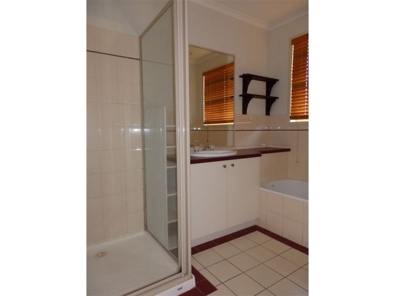 2 Jennifer Place, Wodonga VIC 3690