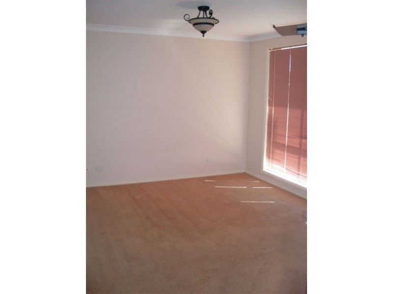 63 Dumbrell Circuit, Glenroy NSW 2640