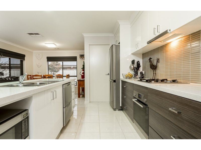 13 Pro Hart Drive, Baranduda VIC 3691