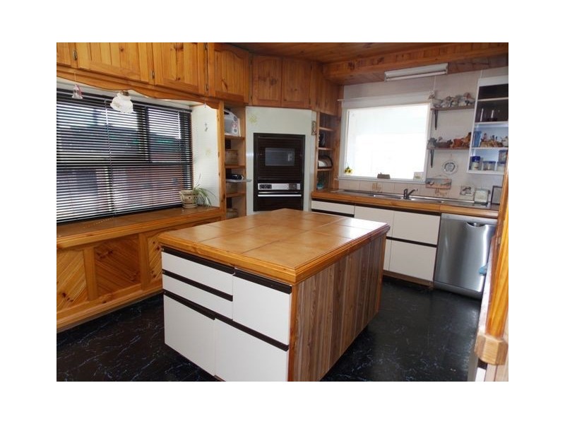 72 South Road, Penguin TAS 7316