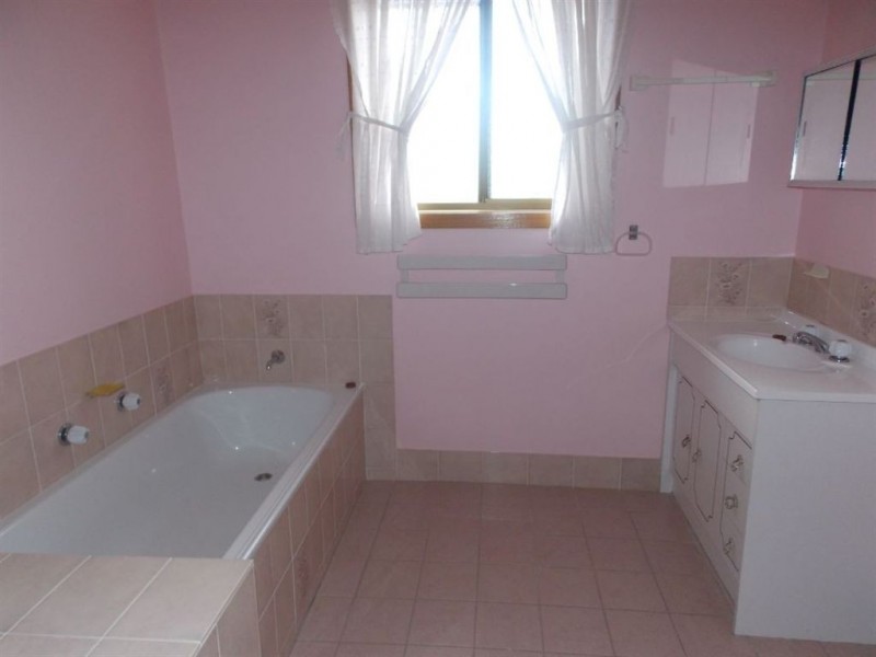 6 Commonwealth Court, Penguin TAS 7316