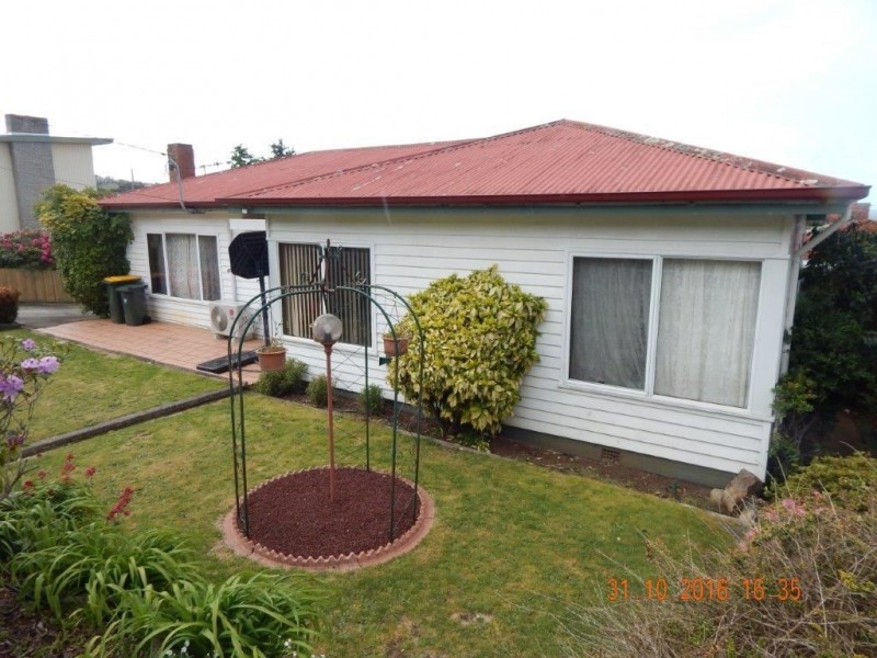 11 King Edward Street, Penguin TAS 7316