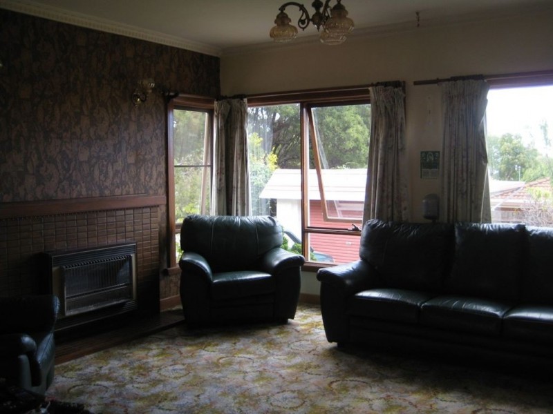 11 King Edward Street, Penguin TAS 7316