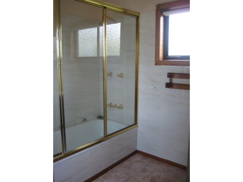 11 King Edward Street, Penguin TAS 7316