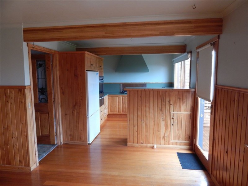 111 Main Road, Penguin TAS 7316