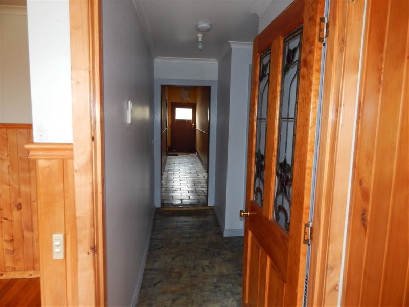 111 Main Road, Penguin TAS 7316