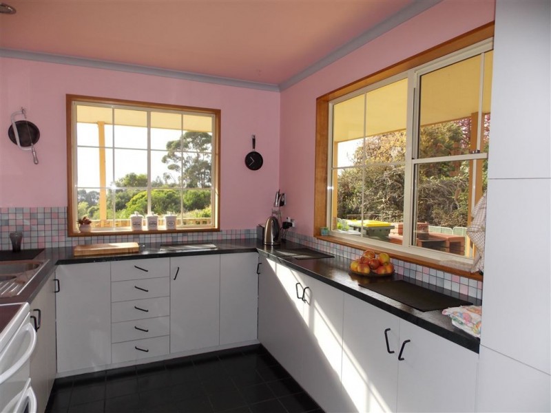 59 Deviation Road, Penguin TAS 7316