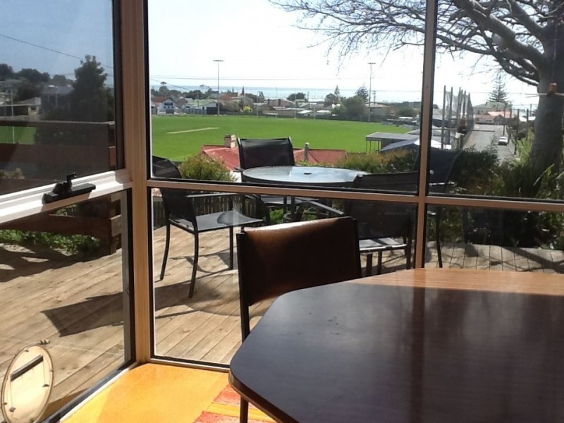 10 King Edward Street, Penguin TAS 7316