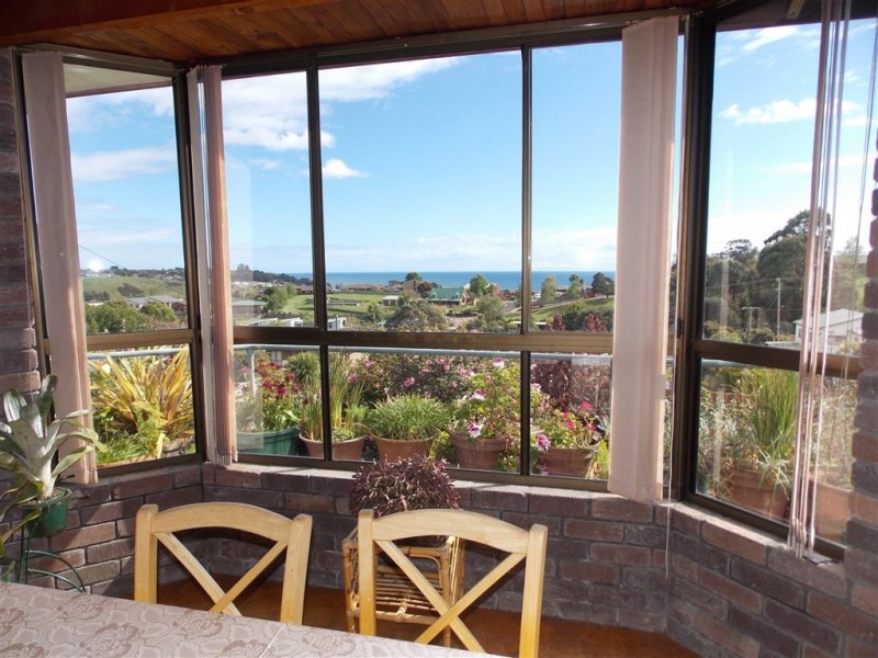 40 South Road, Penguin TAS 7316