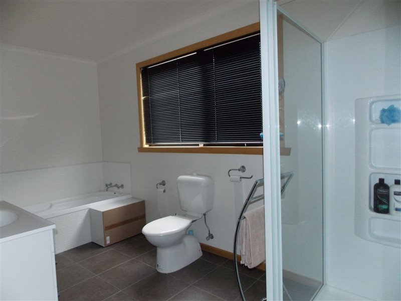 1/21 Deviation Road, Penguin TAS 7316