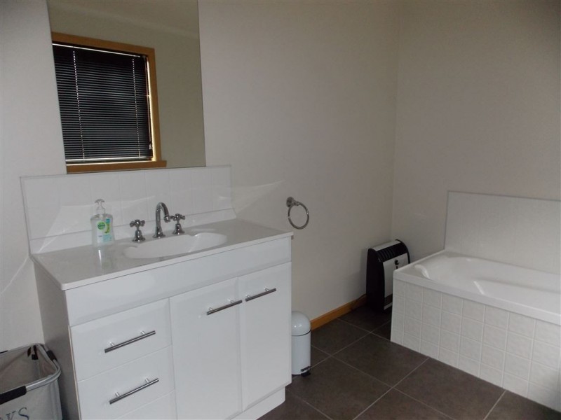 1/21 Deviation Road, Penguin TAS 7316