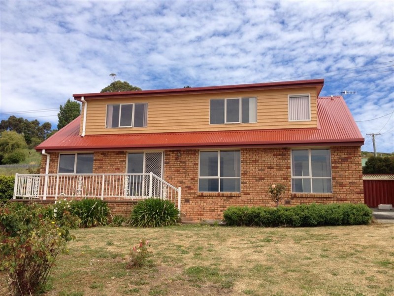 13 Hampson Street, Penguin TAS 7316