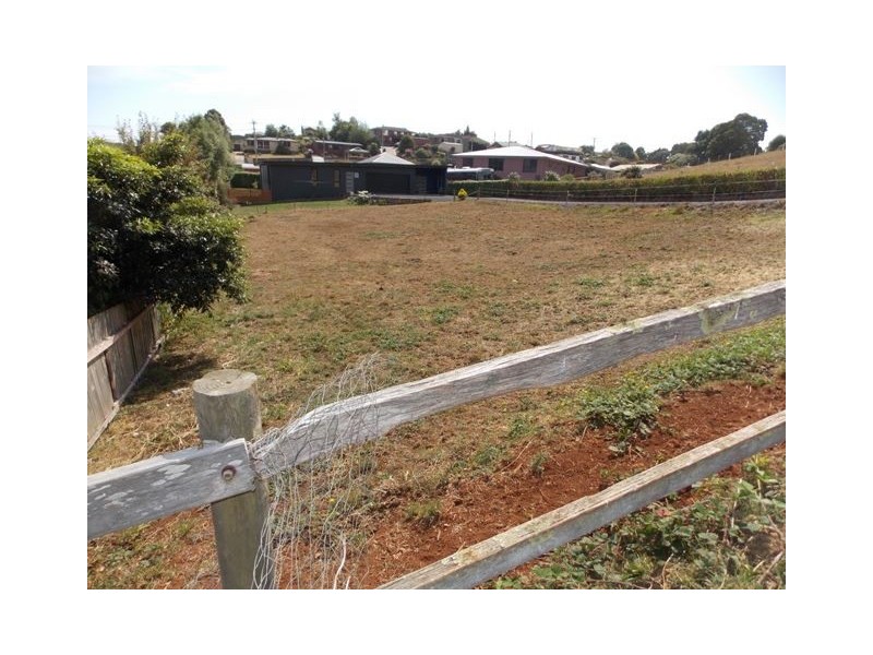 1 Southwood Avenue, Penguin TAS 7316