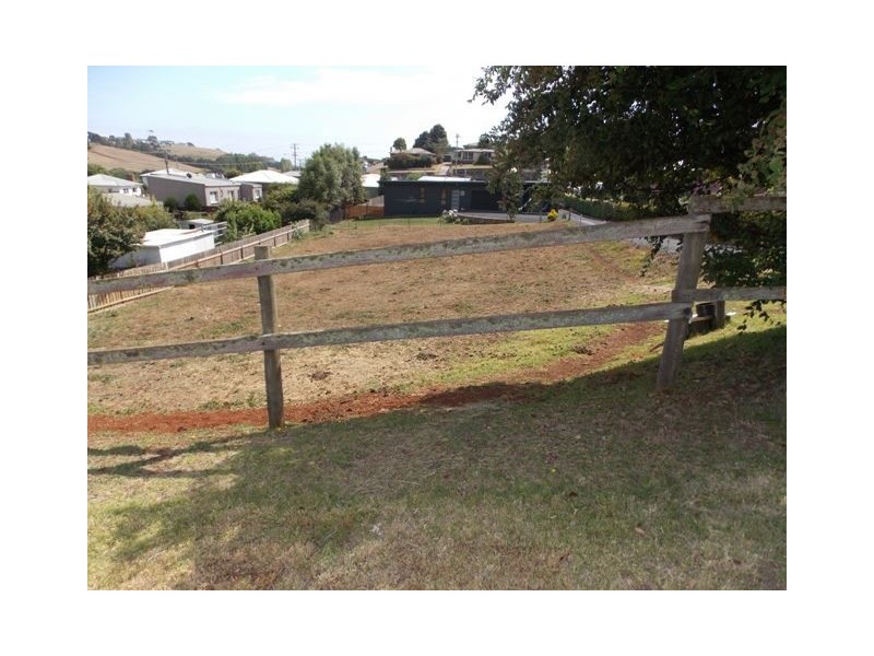 1 Southwood Avenue, Penguin TAS 7316