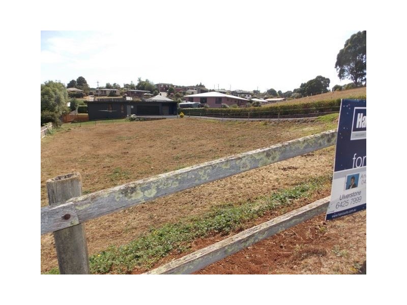 1 Southwood Avenue, Penguin TAS 7316