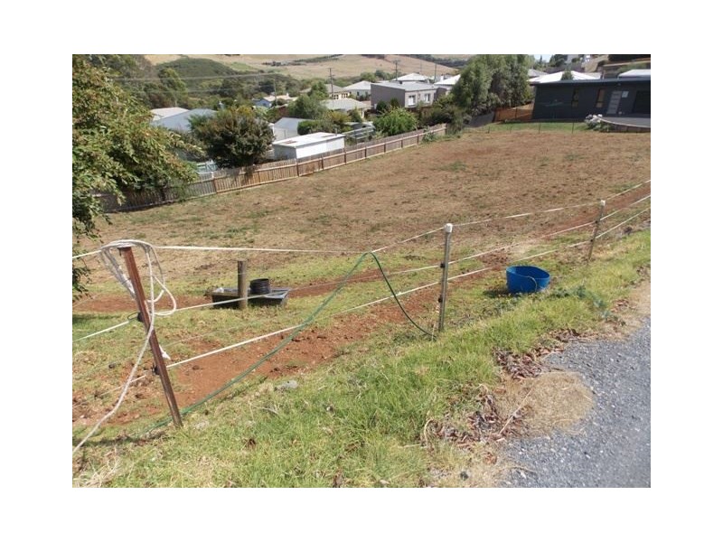 1 Southwood Avenue, Penguin TAS 7316