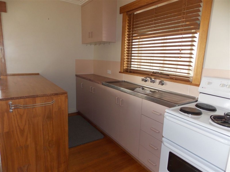 1 Pineleigh Street, Penguin TAS 7316