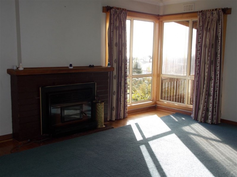 1 Pineleigh Street, Penguin TAS 7316