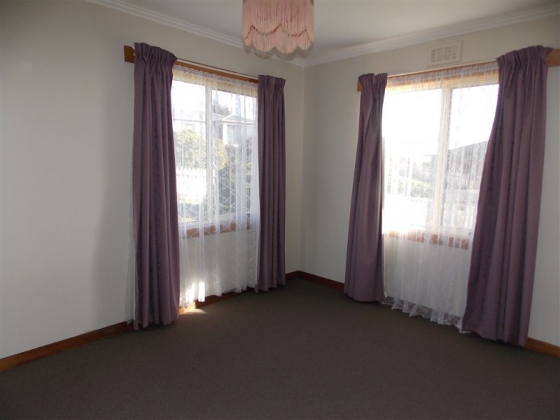 1 Pineleigh Street, Penguin TAS 7316