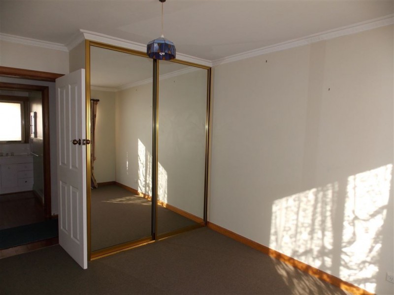 1 Pineleigh Street, Penguin TAS 7316