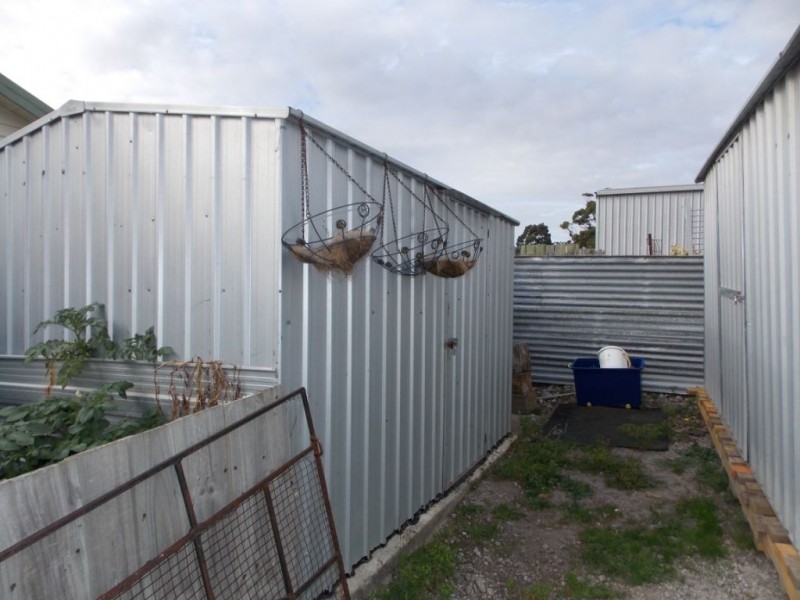 1 Pineleigh Street, Penguin TAS 7316