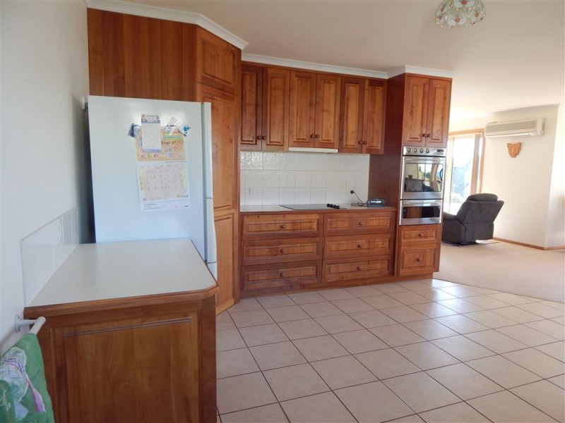 132 Main Road, Penguin TAS 7316