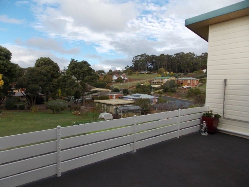2 Quinn Street, Penguin TAS 7316