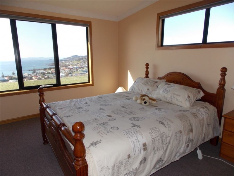 24 Ashwater Crescent, Penguin TAS 7316