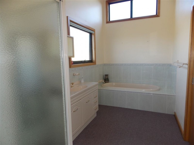 24 Ashwater Crescent, Penguin TAS 7316