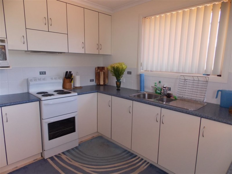 2/1 Long Street, Penguin TAS 7316