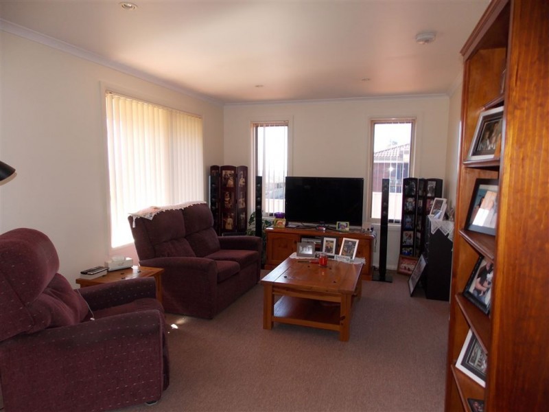 2/1 Long Street, Penguin TAS 7316