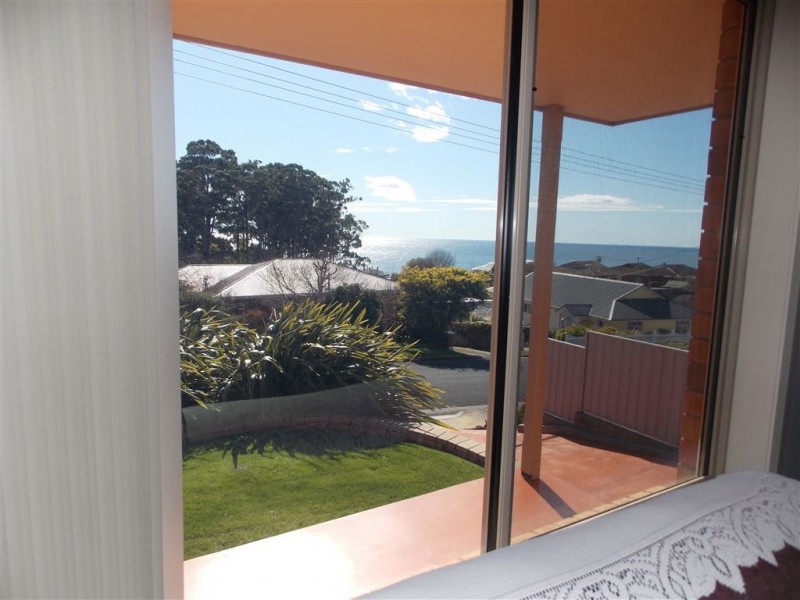 2/1 Long Street, Penguin TAS 7316