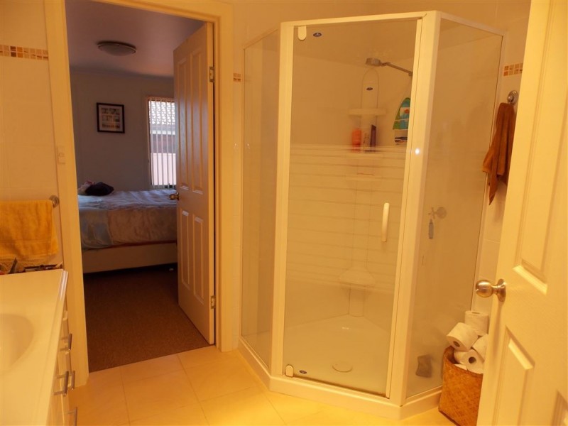 2/1 Long Street, Penguin TAS 7316