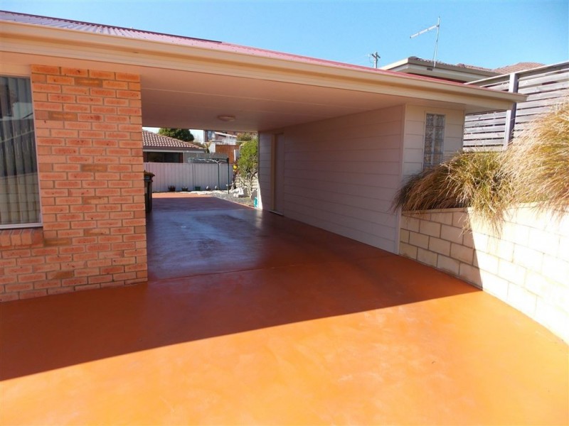 2/1 Long Street, Penguin TAS 7316