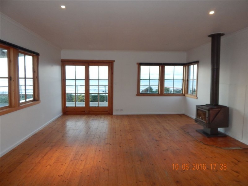 152 Main Road, Penguin TAS 7316