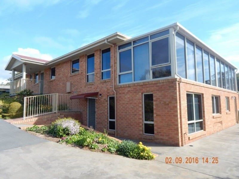 5 Long Street, Penguin TAS 7316