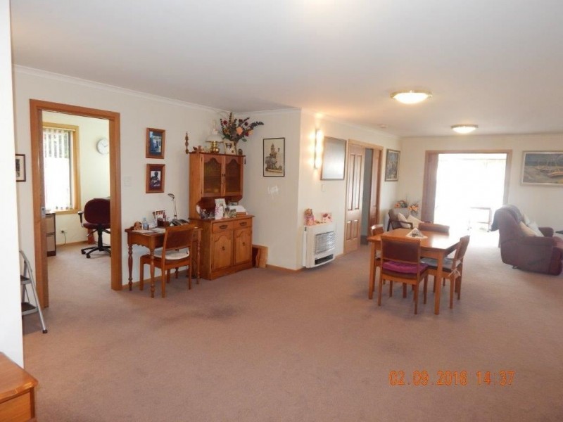 5 Long Street, Penguin TAS 7316