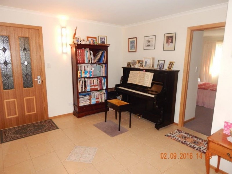 5 Long Street, Penguin TAS 7316